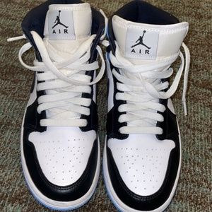 Jordan 1 Mid University Black White (W 9.5